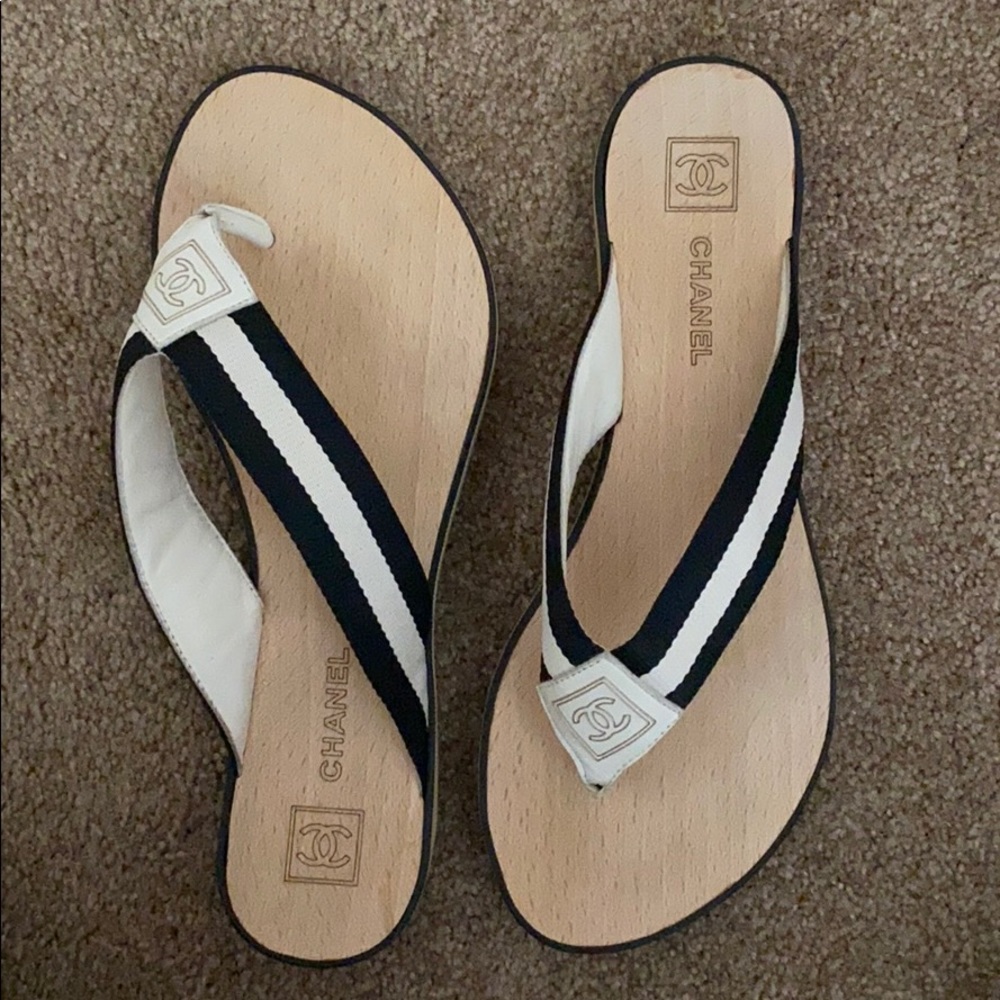 AUTHENTIC CHANEL Wood Thong Sandals